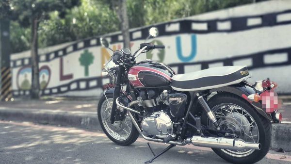 Vintage Style Grey Top Seat for Triumph Bonneville
