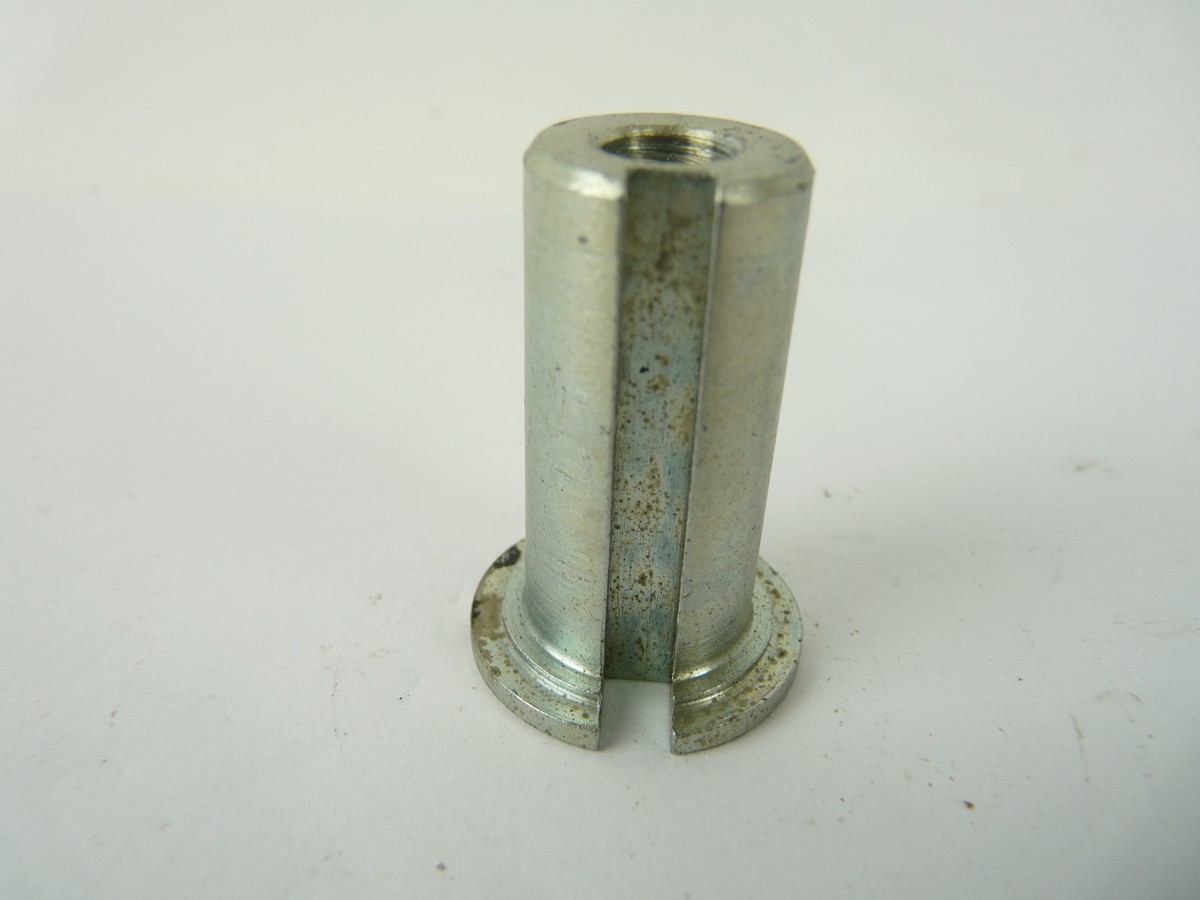 STEERING DAMPER SLEEVE NUT TRIUMPH HURRICANE X75 1972/3